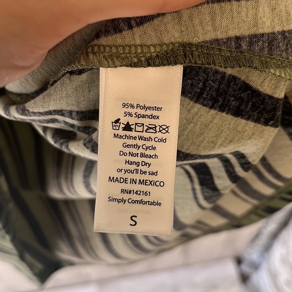 A2- Size small - Tee - LULAROE